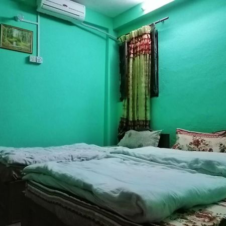 Anmol Guest House カトマンズ エクステリア 写真